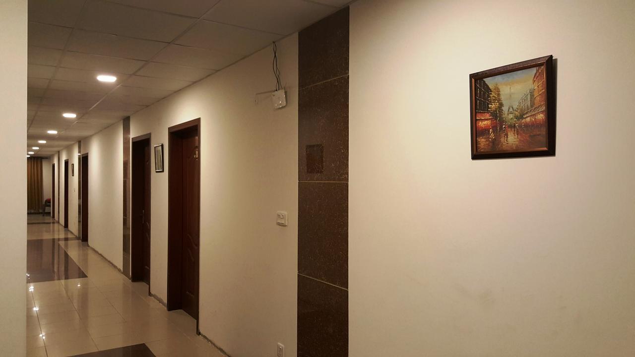 The Smart Hotel Мюри Екстериор снимка