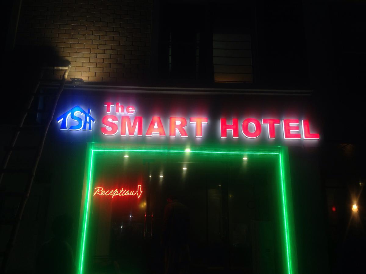 The Smart Hotel Мюри Екстериор снимка